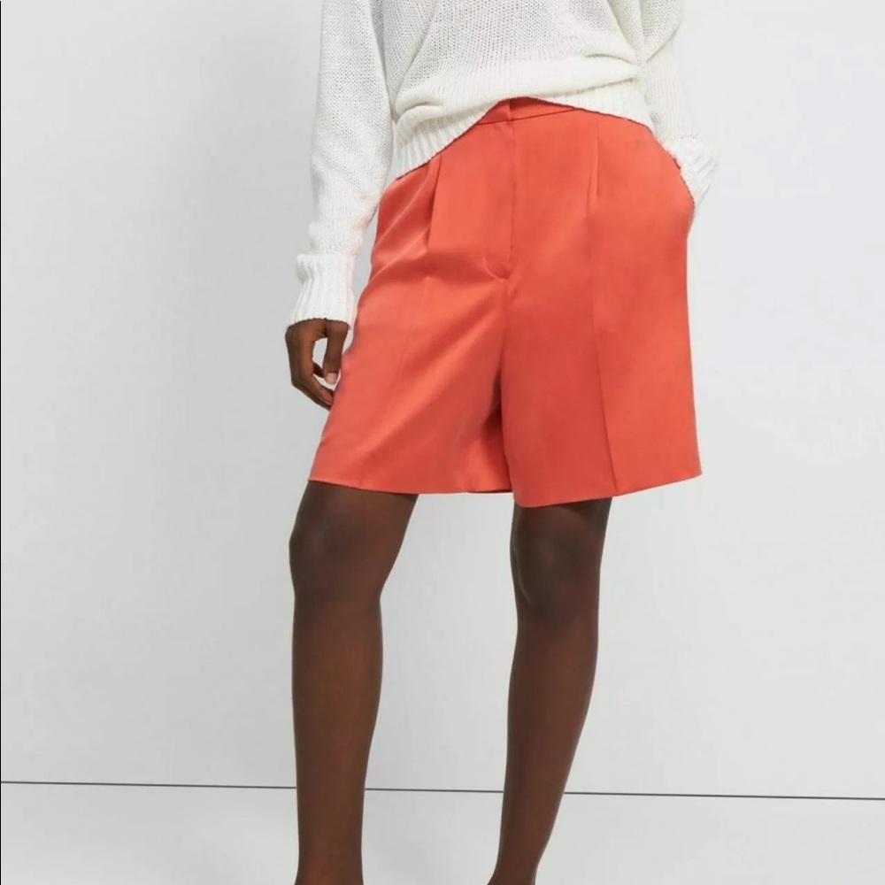 THEORY PLEATED SHORTS*******SIZE: 00